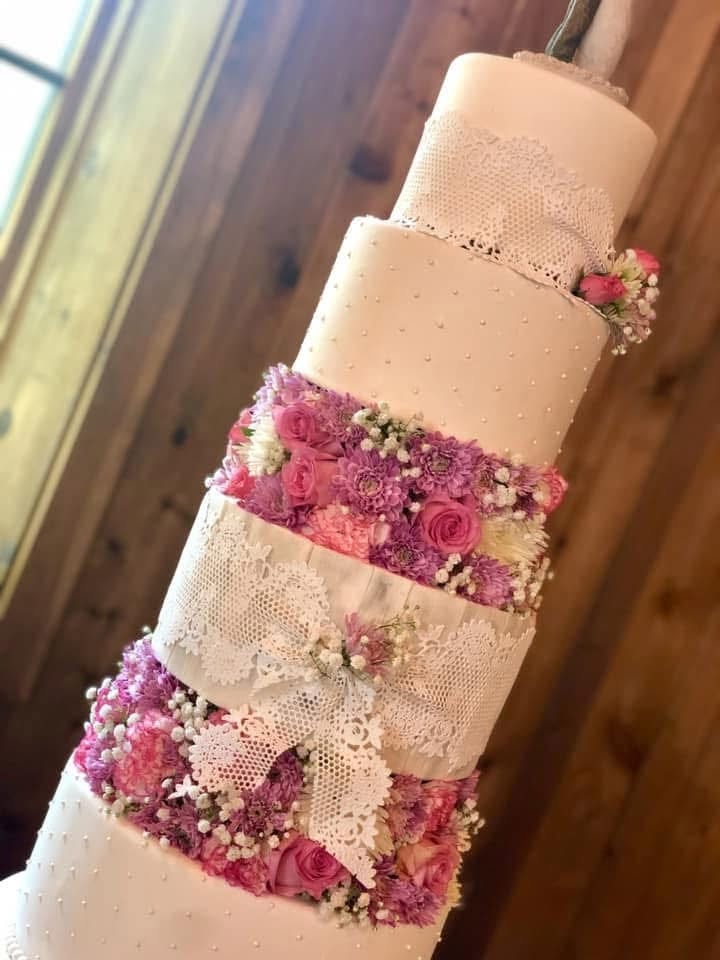 Lace & Blooms